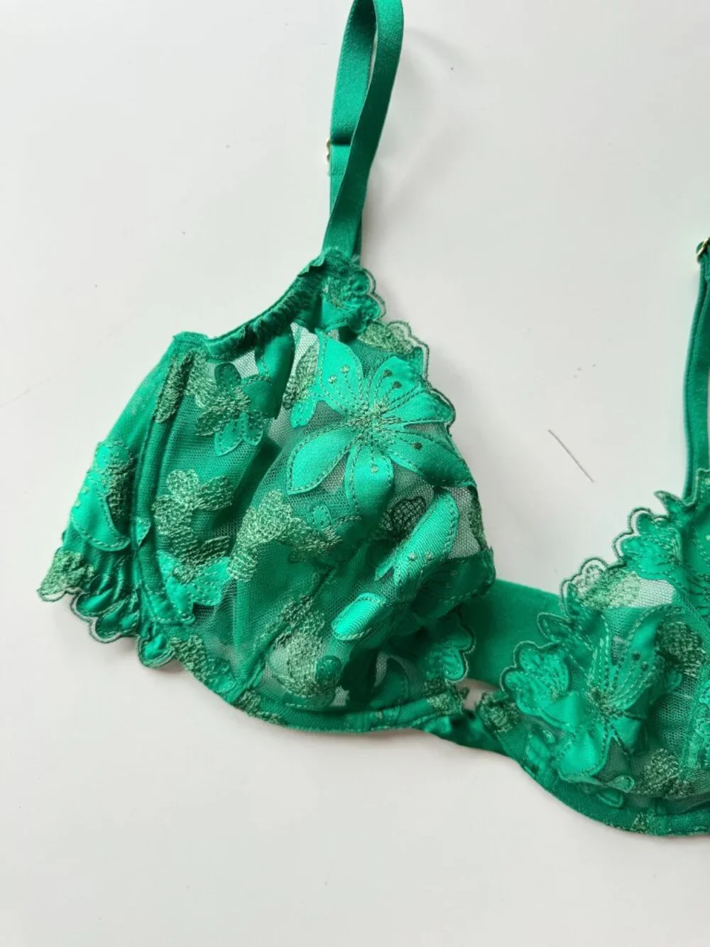 VICTORIA'S SECRET Ziggy Green Floral Embroidered Low Cut Demi Bra, Size 32DD - Picture 7 of 15